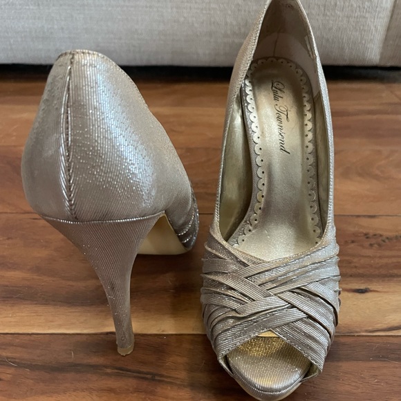 Lulu Townsend Champagne Heels! - Picture 5 of 7